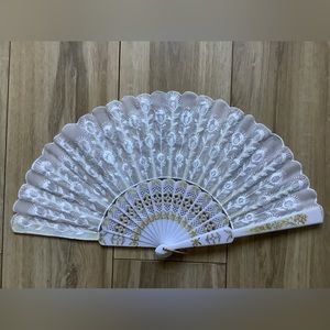 NEW classic white lace fan